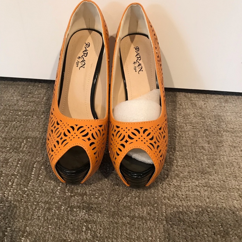 Heels - Picture 2 of 5